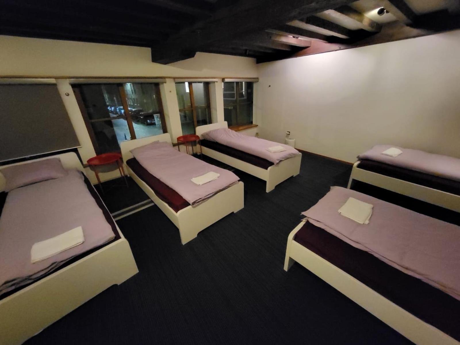 Viktoria Hostel Antwerpen Bagian luar foto