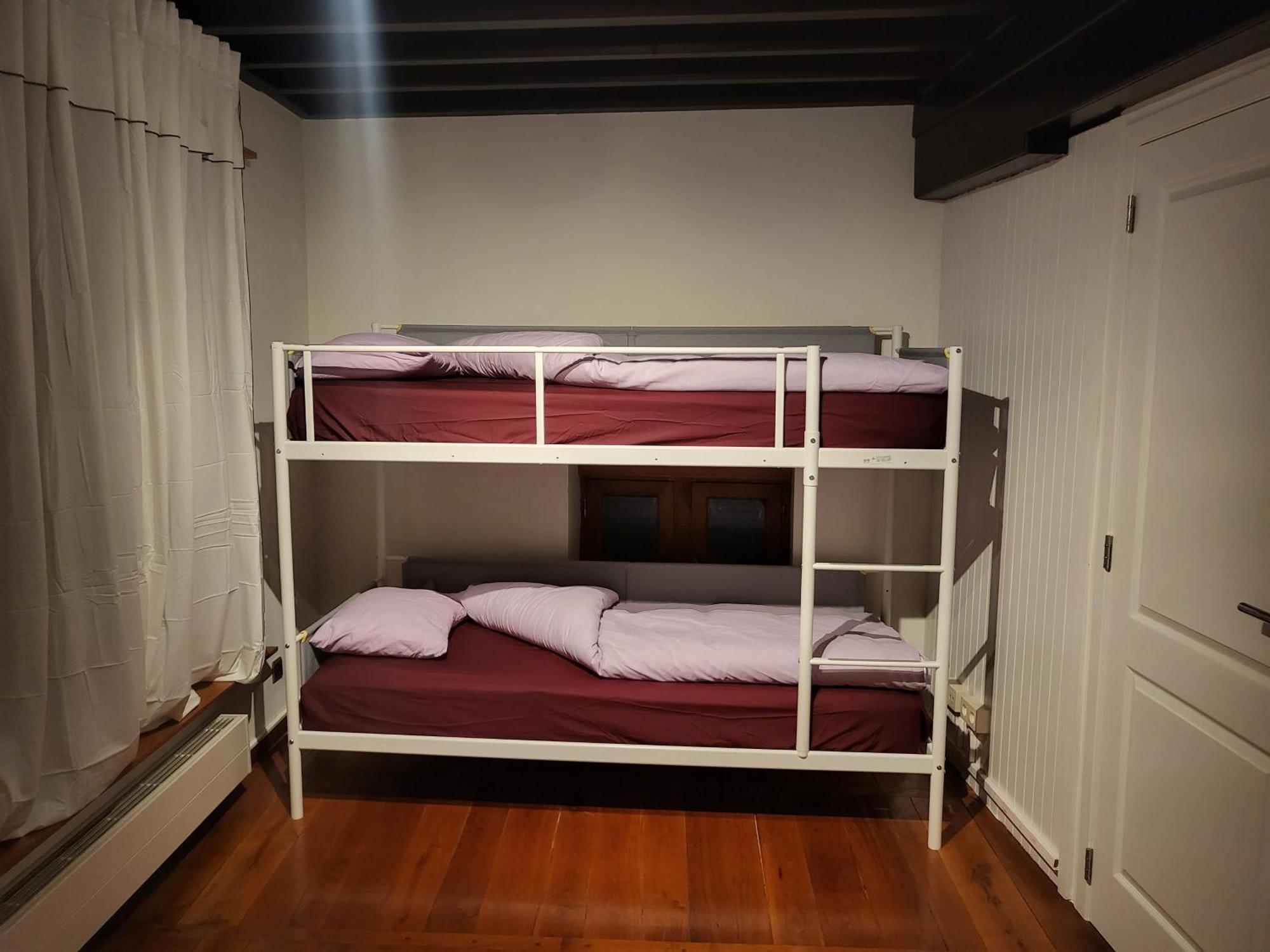 Viktoria Hostel Antwerpen Bagian luar foto