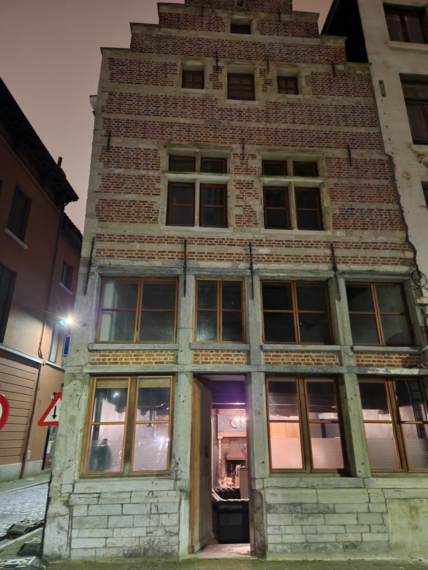 Viktoria Hostel Antwerpen Bagian luar foto